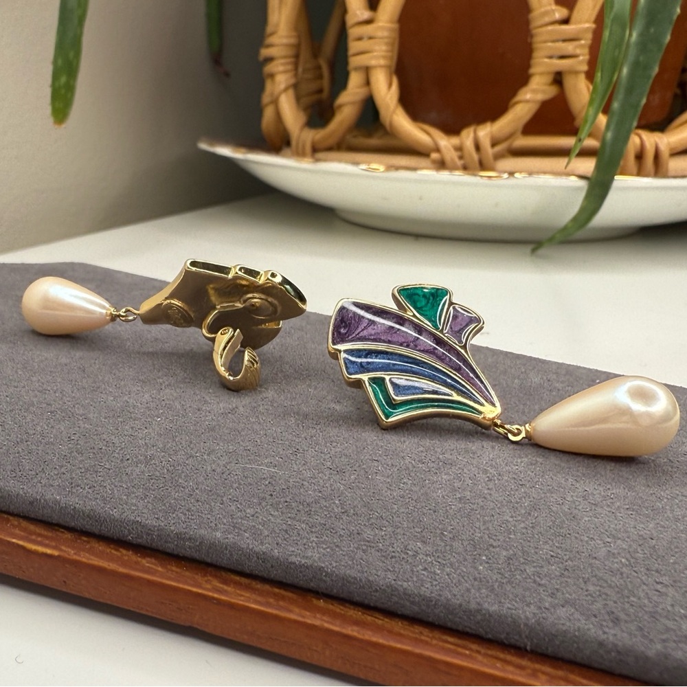 Vintage Trifari Enamel Drop Earrings Purple Green Blue Faux Pearl Clip On 1980s - Picture 6 of 7